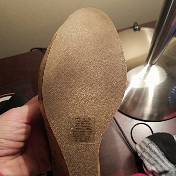 Tan sandals - Picture 2 of 2